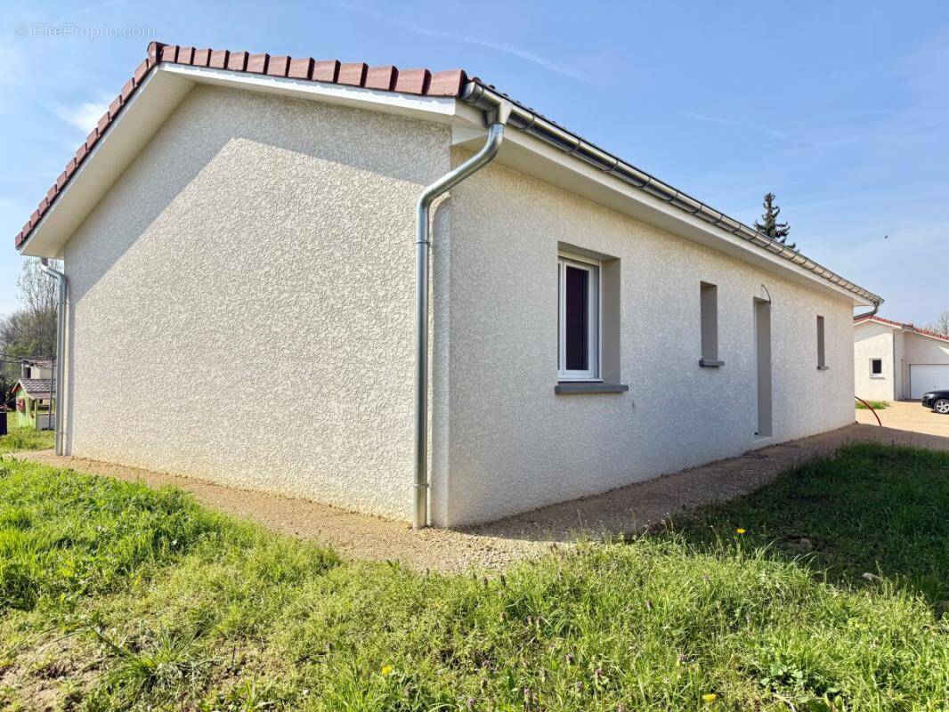 Maison à MEZERIAT