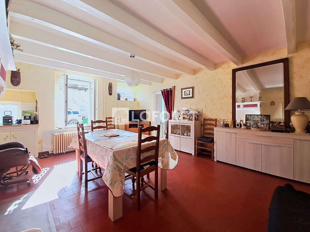 Maison à CHATEL-CHEHERY