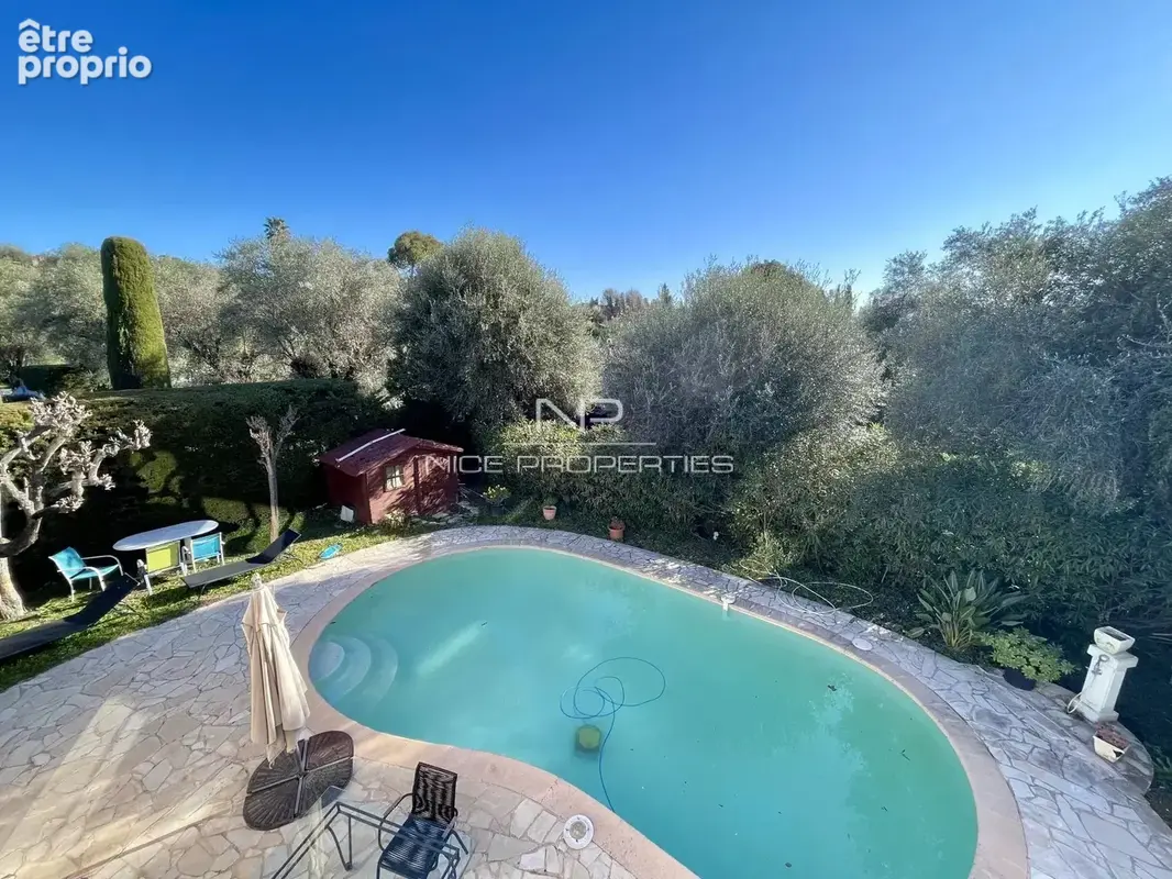 Villa avec piscine dans un quartier résidentiel - photo 2