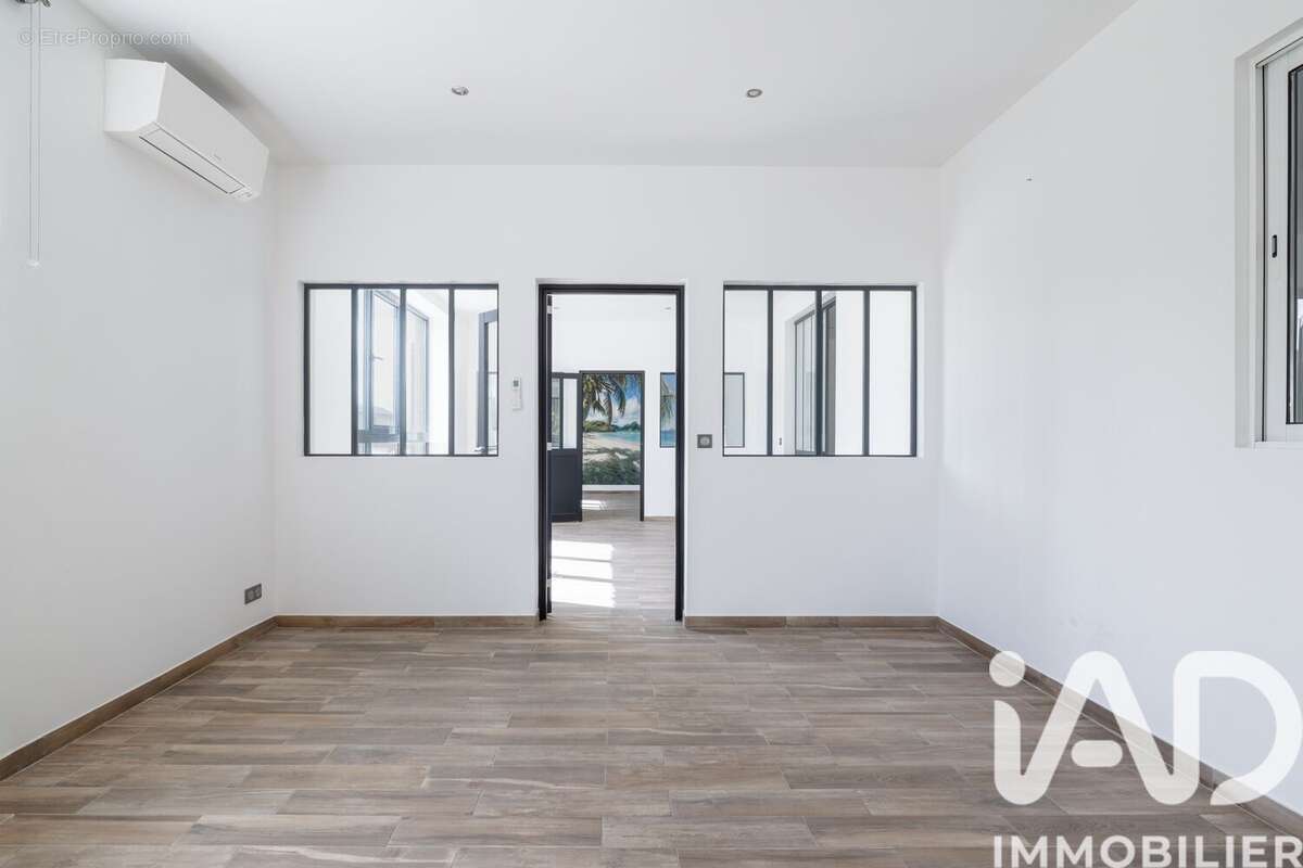 Photo 9 - Commerce à MOREAC