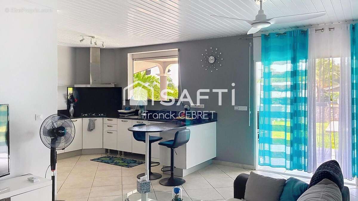 Photo 5 - Maison à REMIRE-MONTJOLY