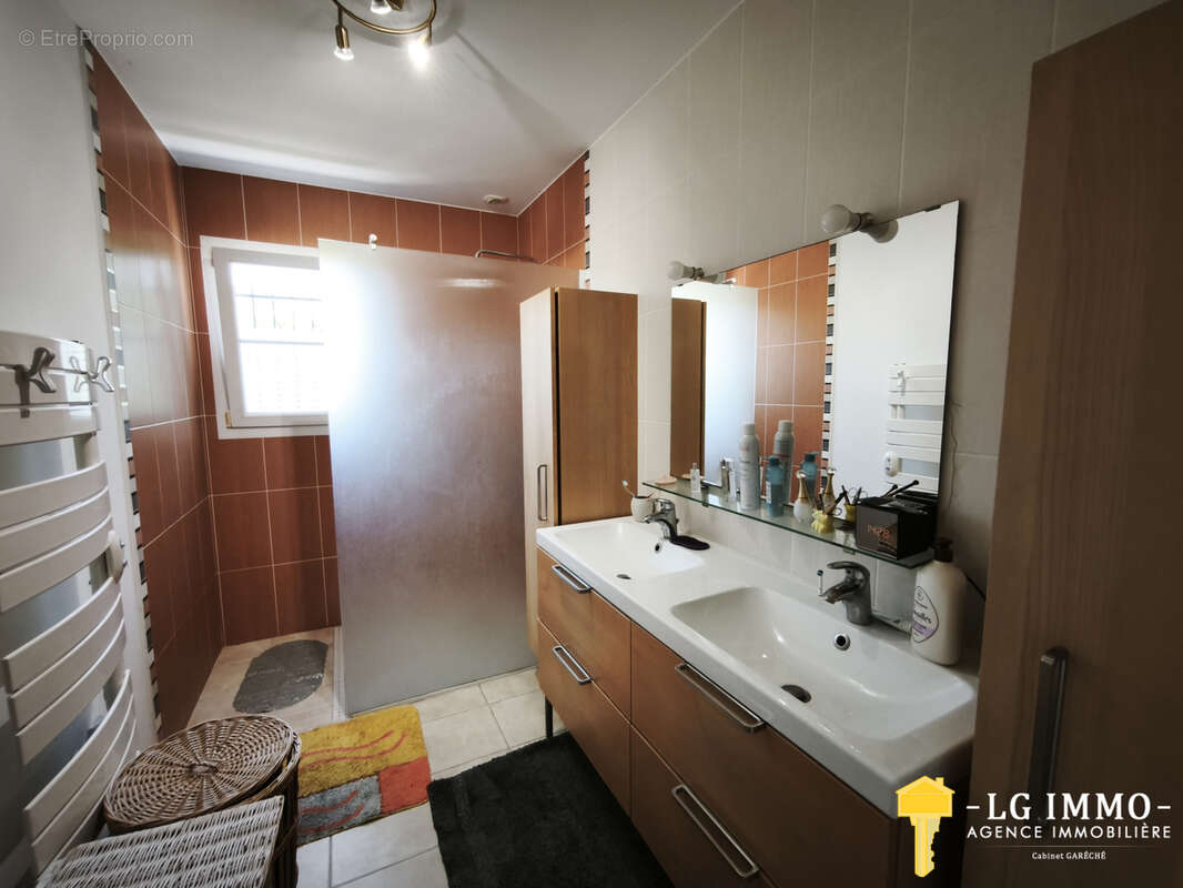 Coup de cœur à Cozes! Belle maison familiale de 148 m2   5 chambres   Terrain clos et arboré de plus de 1 000 - photo 14
