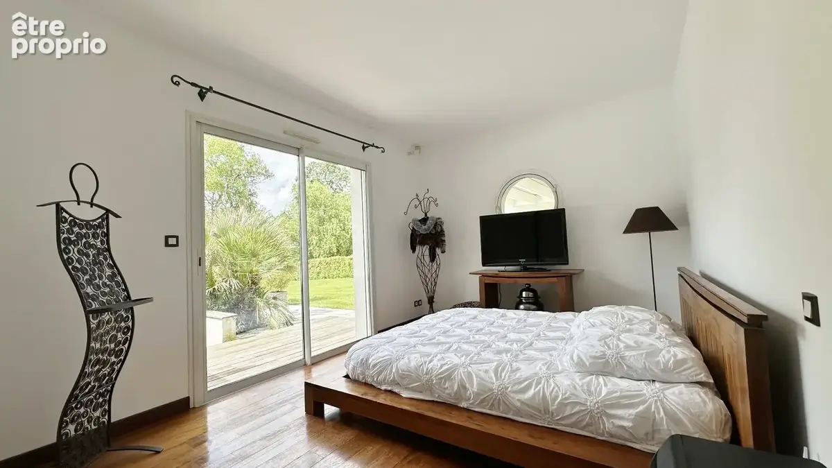 Lieu exceptionnel pour cette villa d'architecte de type 7 pièces de 266 m2 avec piscine - photo 16