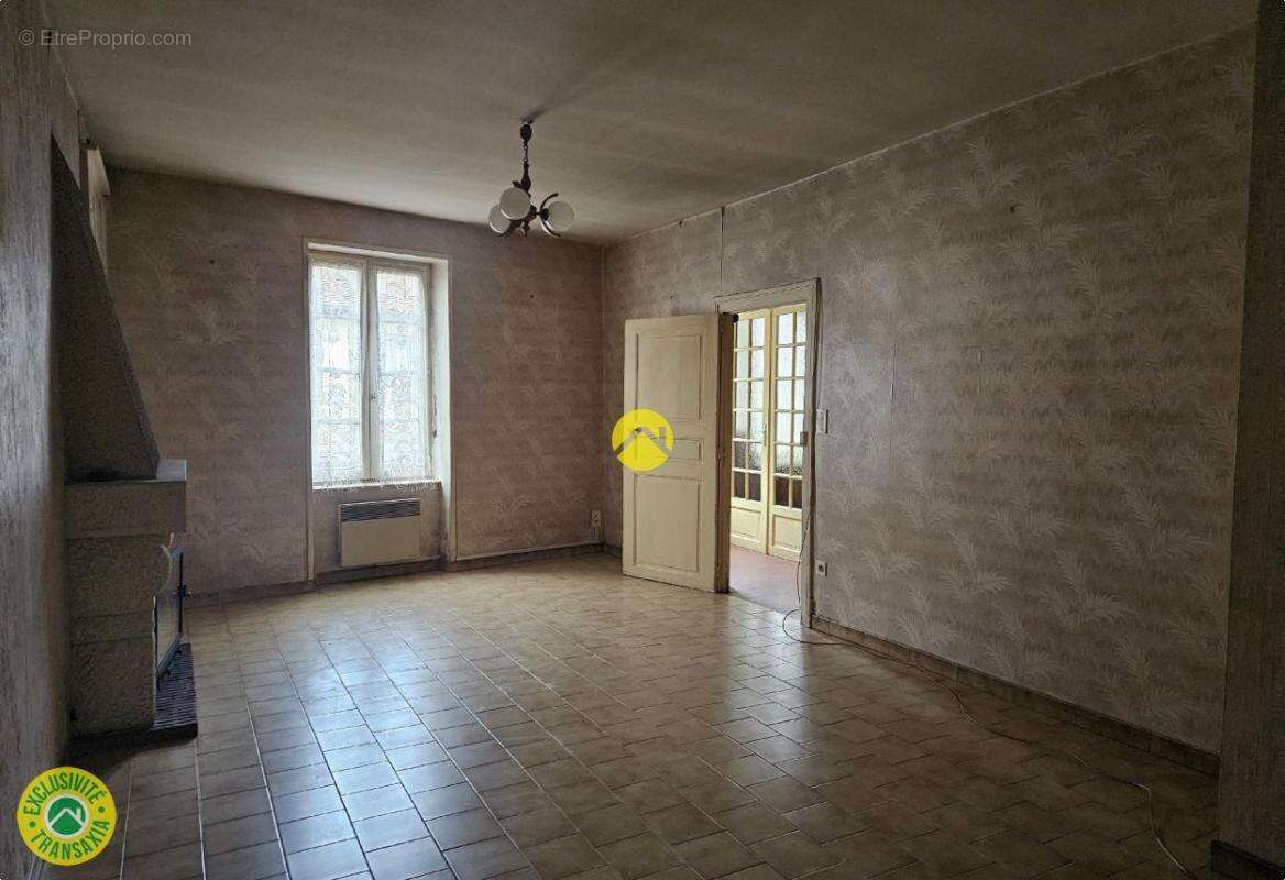 Maison à BIZENEUILLE