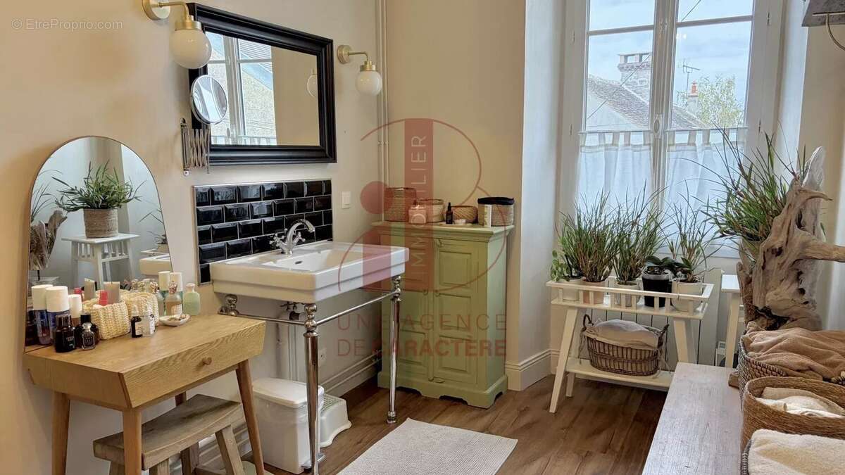 Maison à FONTAINEBLEAU