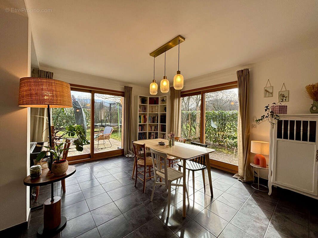 Maison mitoyenne avec jardin et garage - photo 4