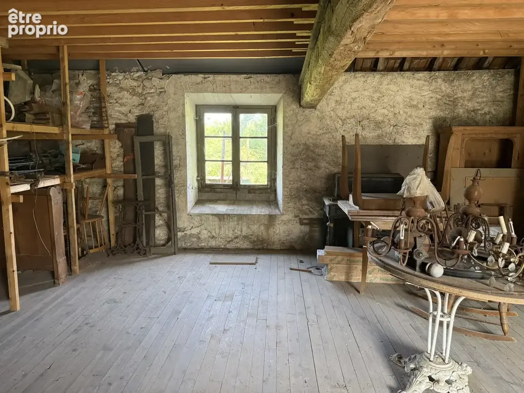 Ancienne ferme en pierre à rénover au centre du village - photo 3