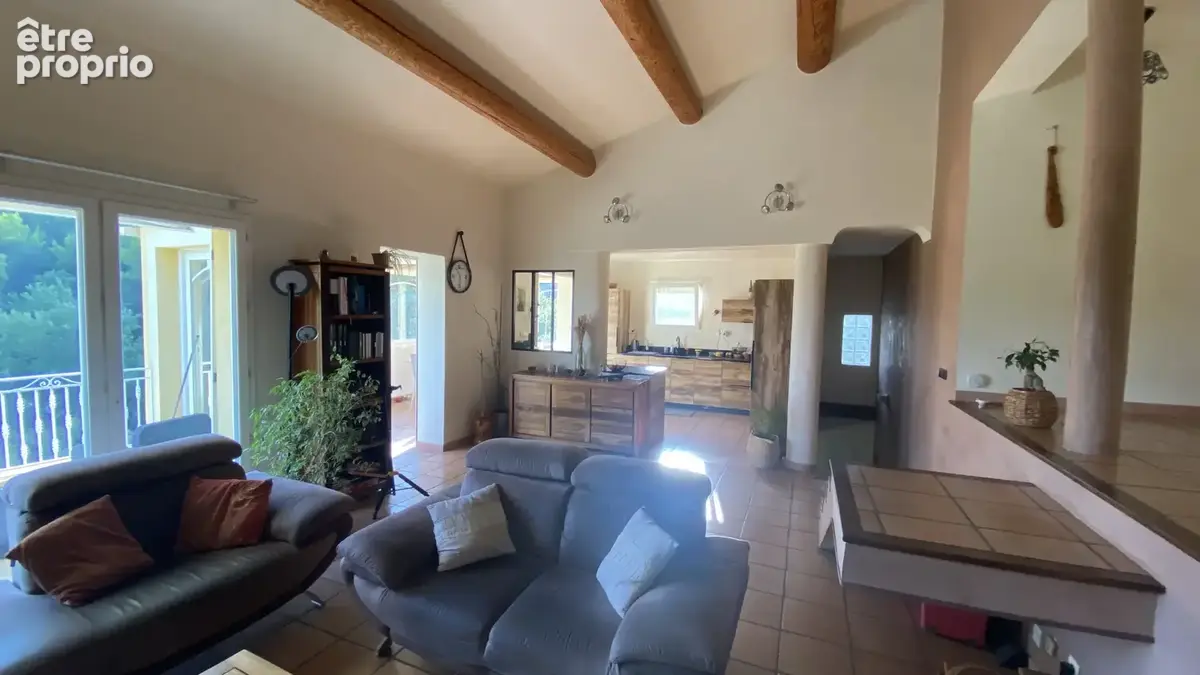Superbe maison de 150 m2, T5/6, sur un terrain arboré de 4 200 m2 avec dépendance en pierre, piscine et garage - photo 19