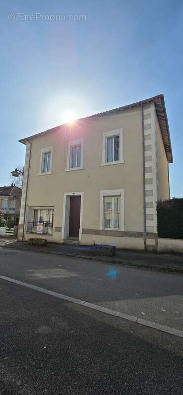Maison à LE PALAIS-SUR-VIENNE
