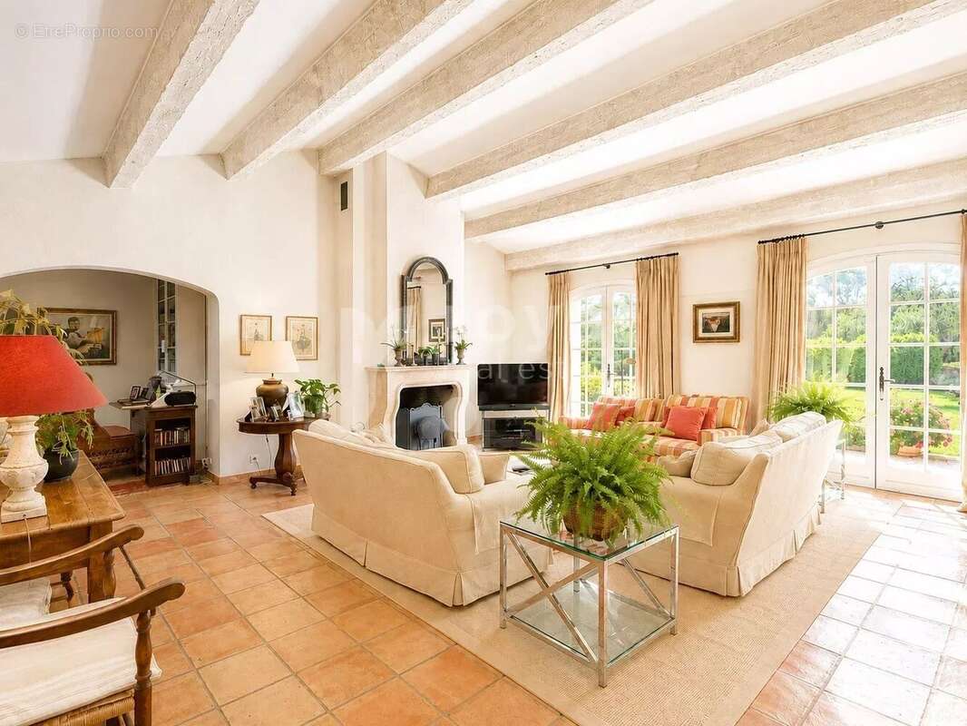 Maison à VALBONNE