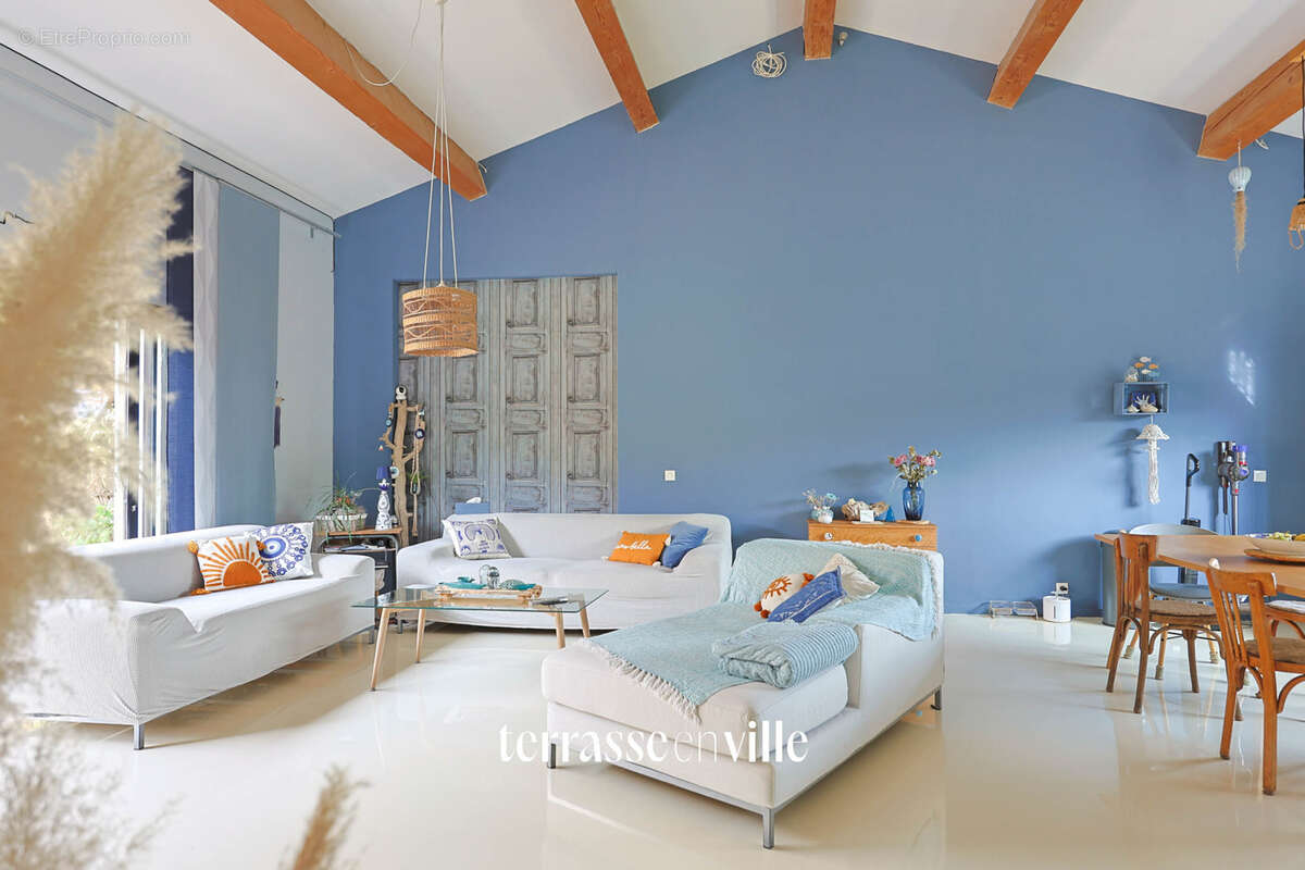 Maison à SIMIANE-COLLONGUE