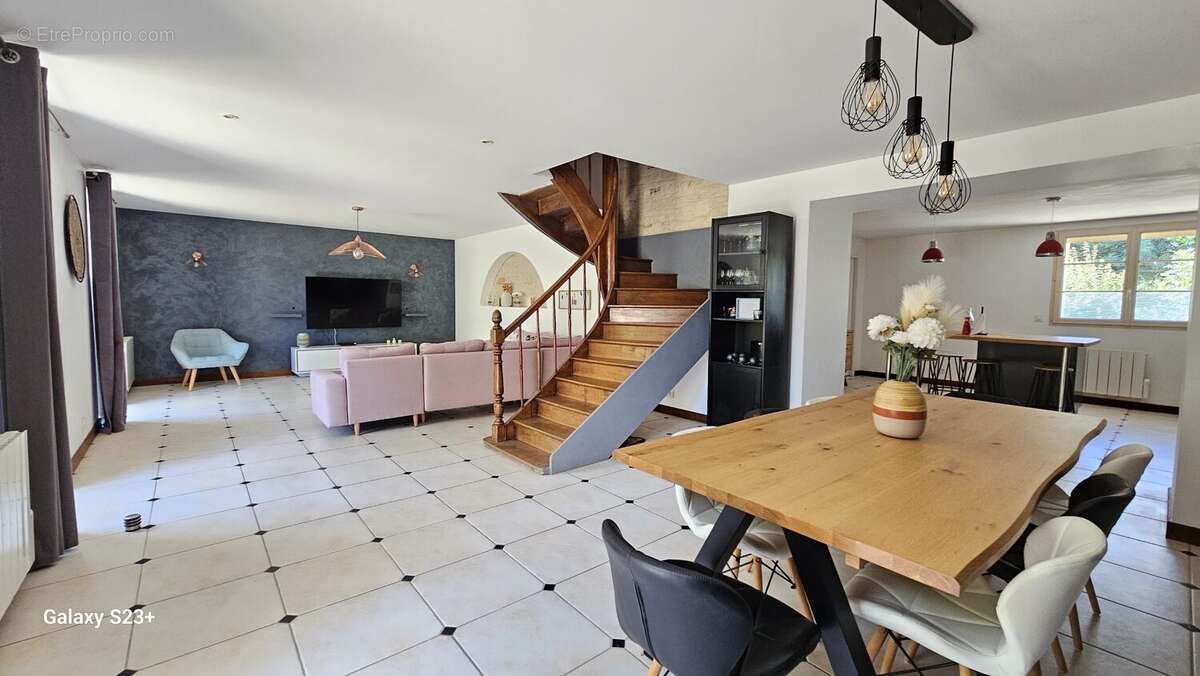 Maison 180 m² à Saint-Symphorien  - photo 6
