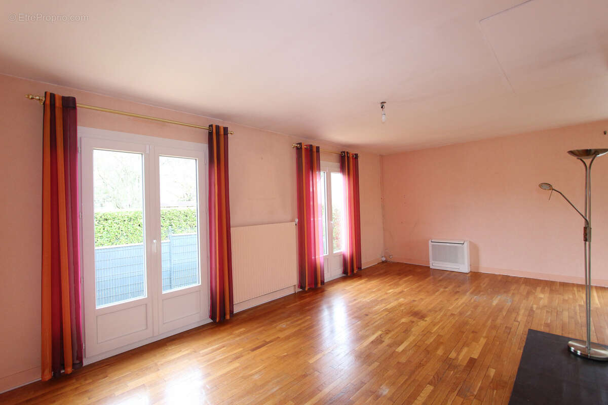 Maison à VARENNES-VAUZELLES