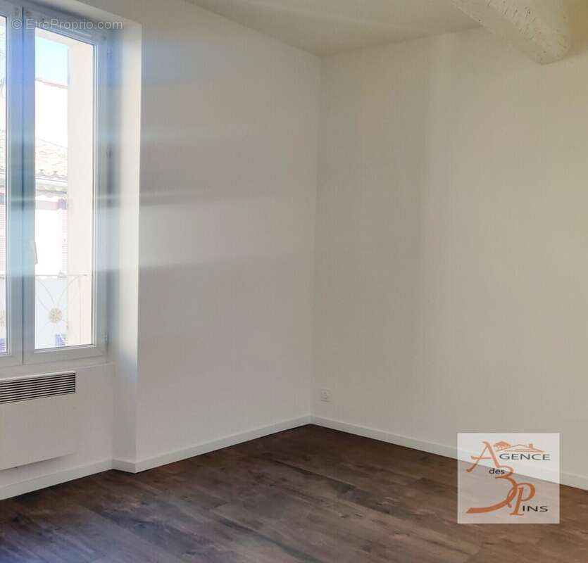 Appartement à COLLOBRIERES