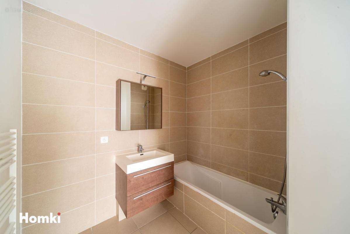 Appartement à BORMES-LES-MIMOSAS