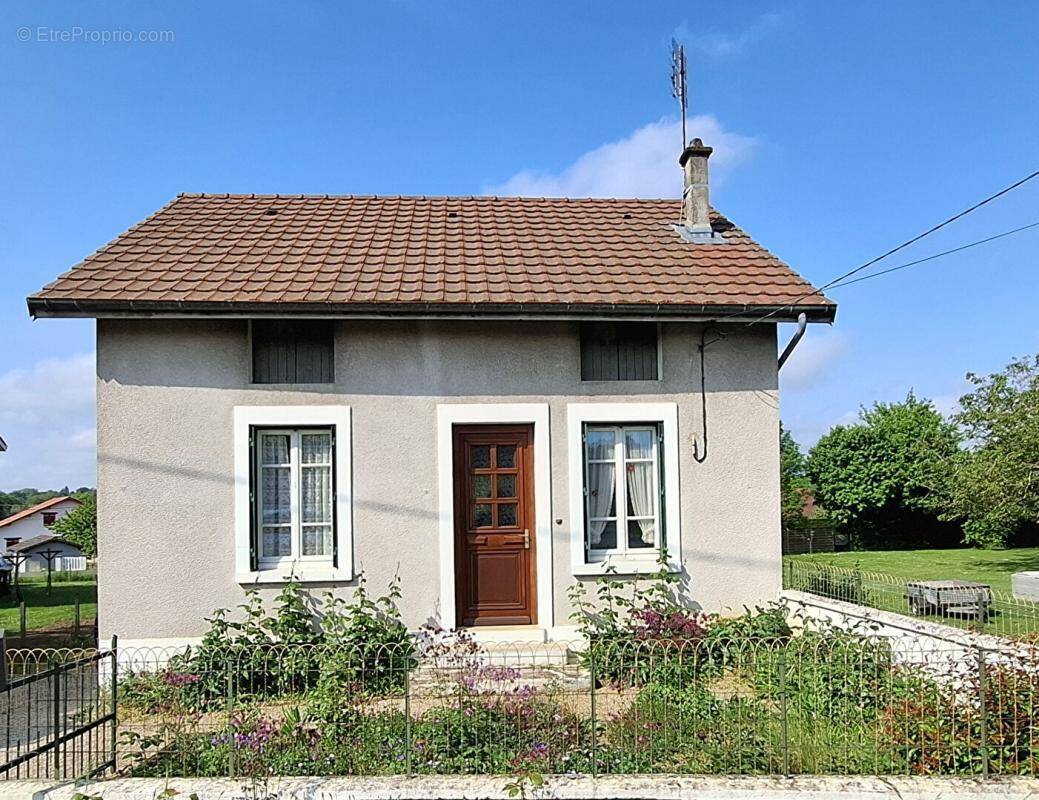 Maison à SAINT-JULIEN-SUR-REYSSOUZE