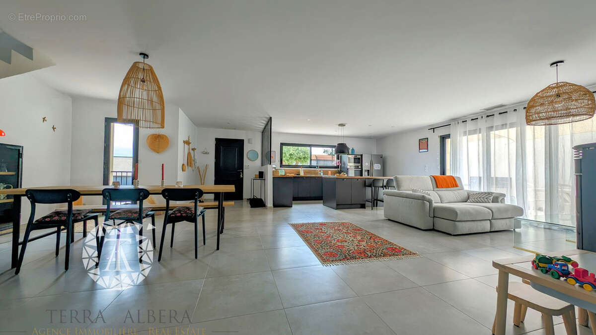 Maison à LAROQUE-DES-ALBERES