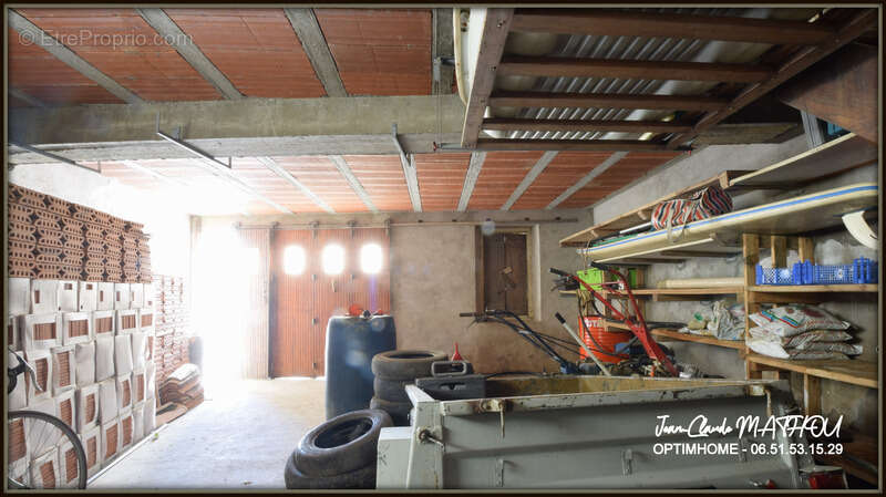 A vendre Maison d'environ 71 m2 à rénover avec terrain séparé d'environ 202 m2 - photo 3