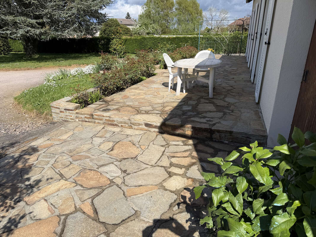 Maison à NEUVIC-ENTIER