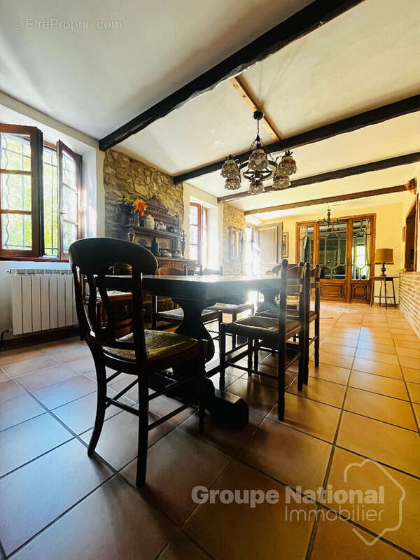 Maison à SAINT-JULIEN-DE-PEYROLAS