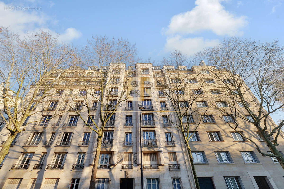 Appartement à PARIS-17E