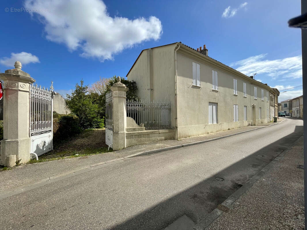 Maison à SAINT-SEURIN-DE-CADOURNE