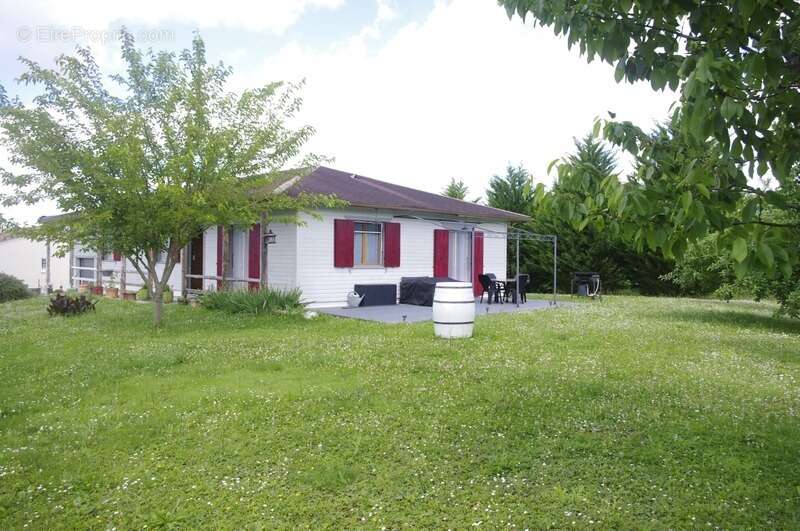 Maison à VIC-FEZENSAC