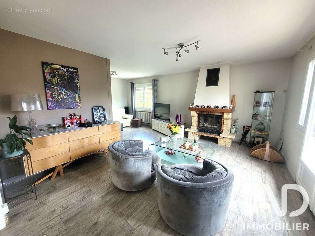 Maison 102 m² à Saint-Just-Saint-Rambert  - photo 4