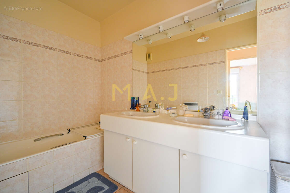 Appartement à LE PERREUX-SUR-MARNE