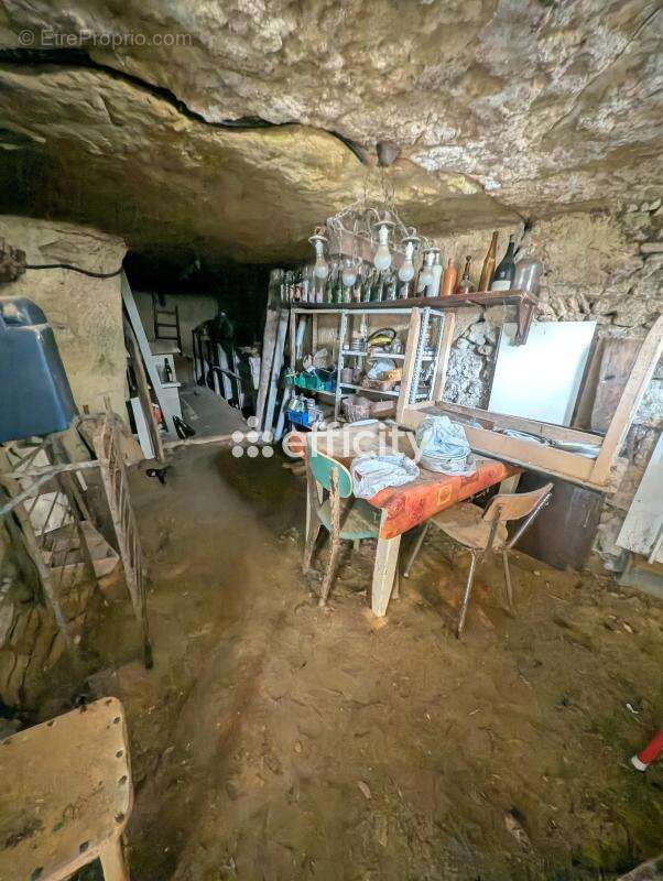 Parking à MONTLOUIS-SUR-LOIRE