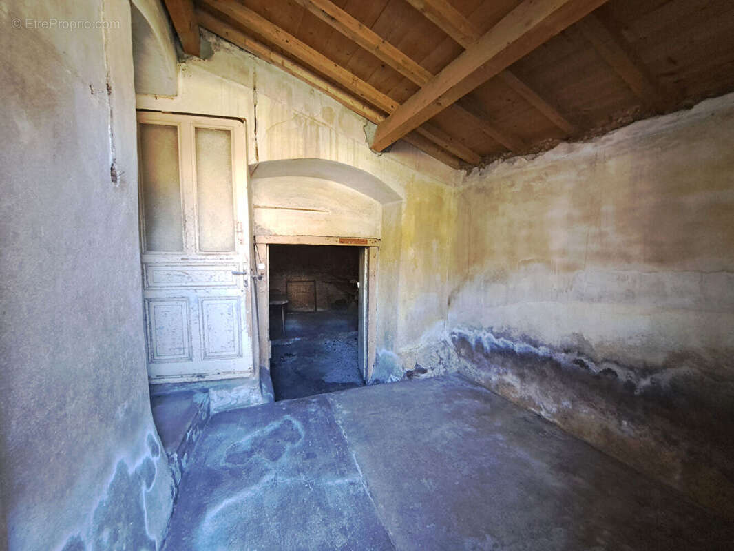 Maison à BAUME-LES-MESSIEURS