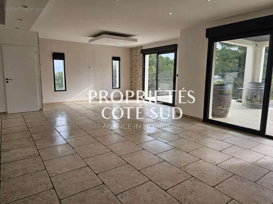 Maison à LAUDUN-L&#039;ARDOISE