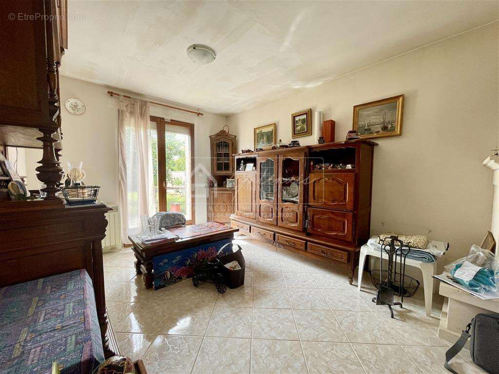 Maison à LA CHAPELLE-LA-REINE