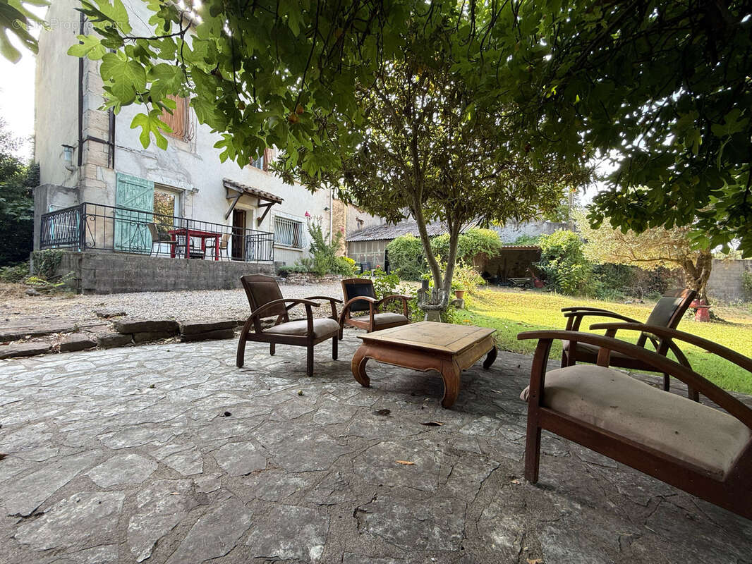 En EXCLUSIVITE Maison de 117m2, 3ch, Jardin de 1610m2 avec forage, carport et stockage. - photo 3