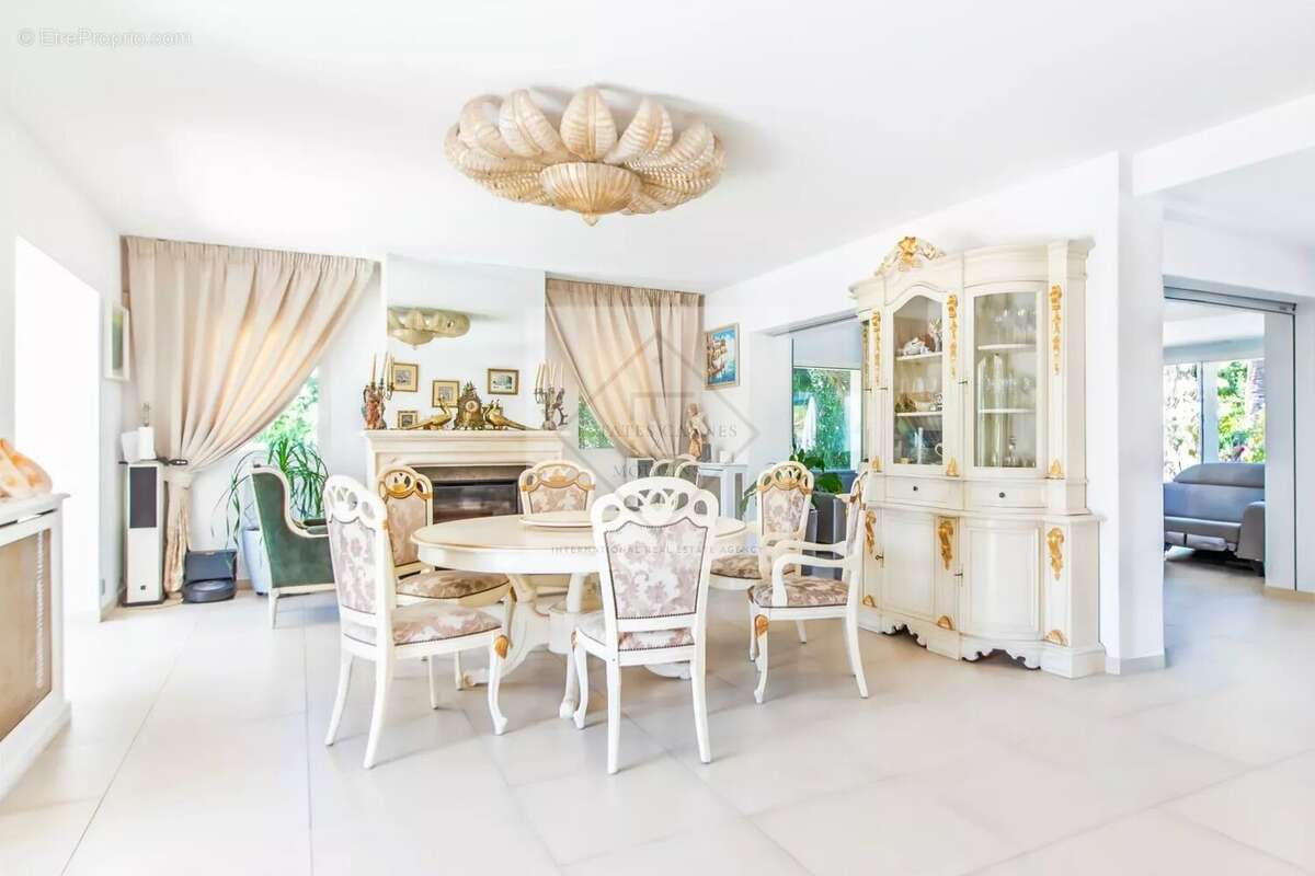 Maison à MOUGINS