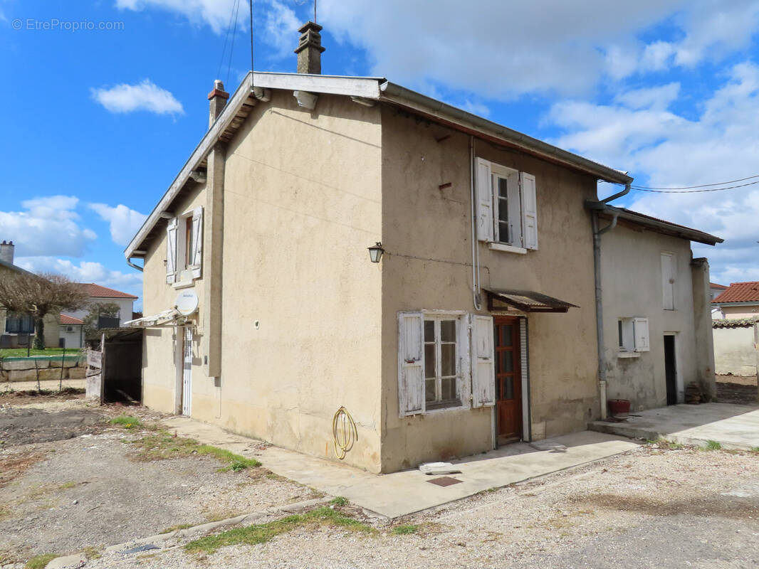 Maison à CHAVANOZ