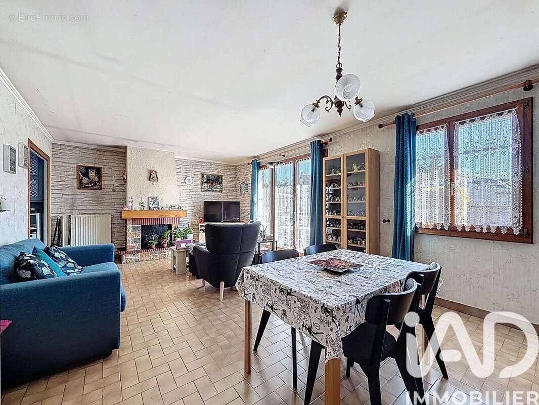 Photo 2 - Maison à SAINT-PIERRE-DU-PERRAY