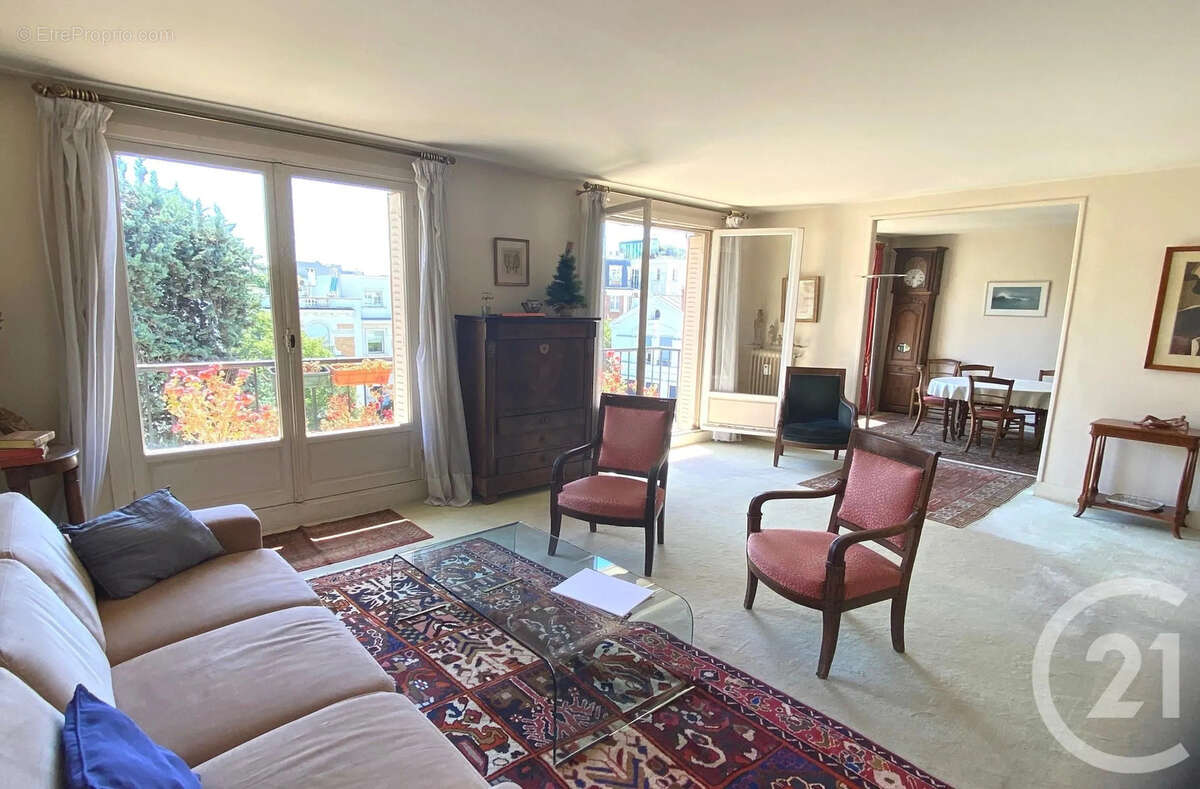 Appartement à NEUILLY-SUR-SEINE