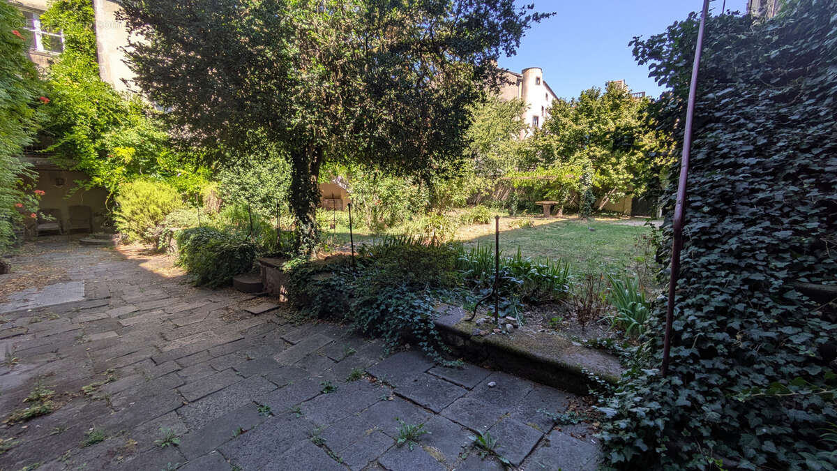 Jolie et grande propriété sur RIOM - photo 4
