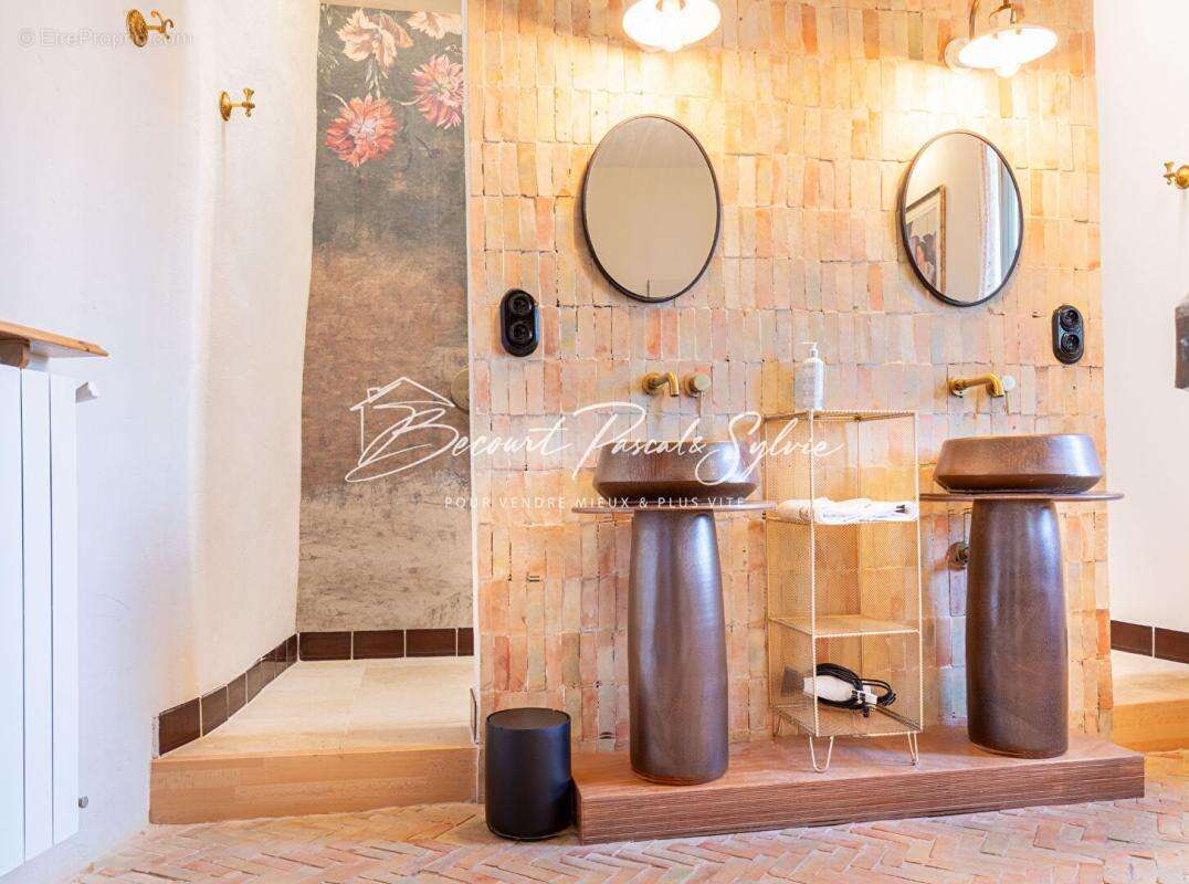 Maison à PERNES-LES-FONTAINES