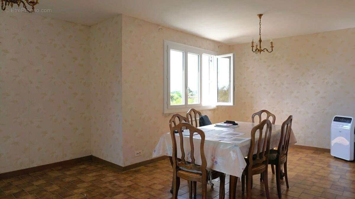 Maison à CASTELNAU-MONTRATIER