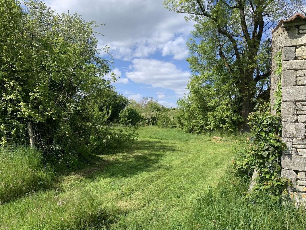 Terrain à FERRIERES