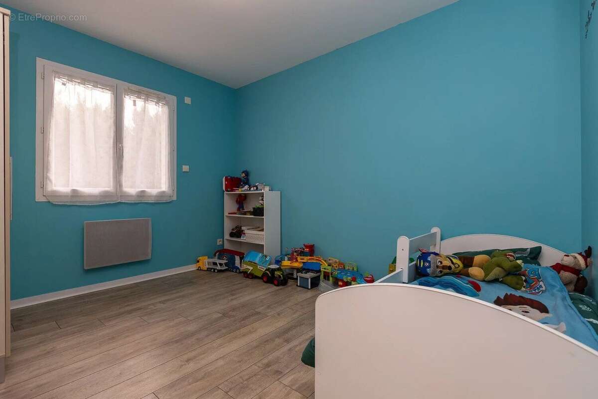 Maison à CHARETTE