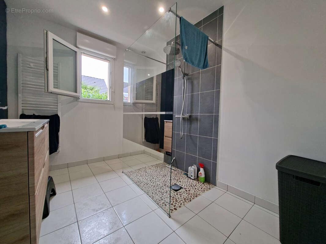 Maison à NOTRE-DAME-D'ALIERMONT