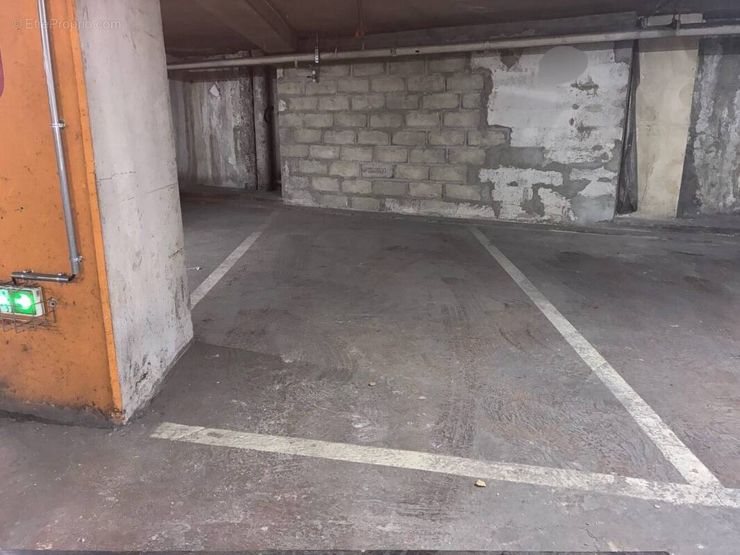 Parking à PARIS-20E