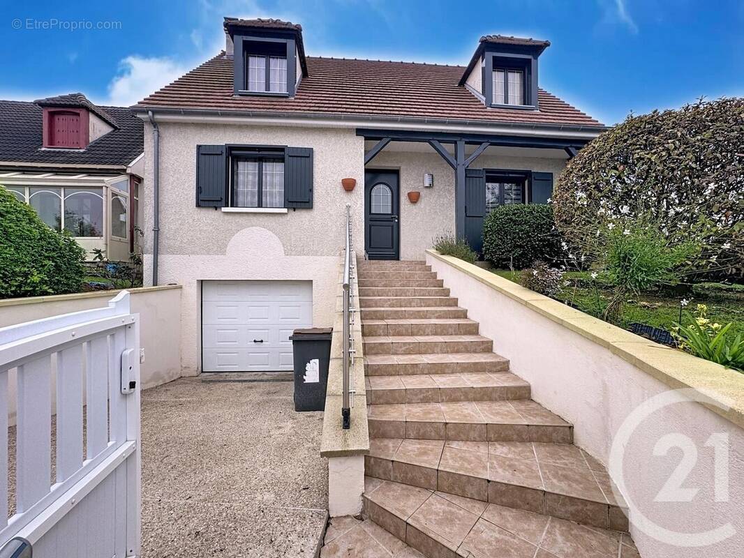 Maison à VAUX-LE-PENIL