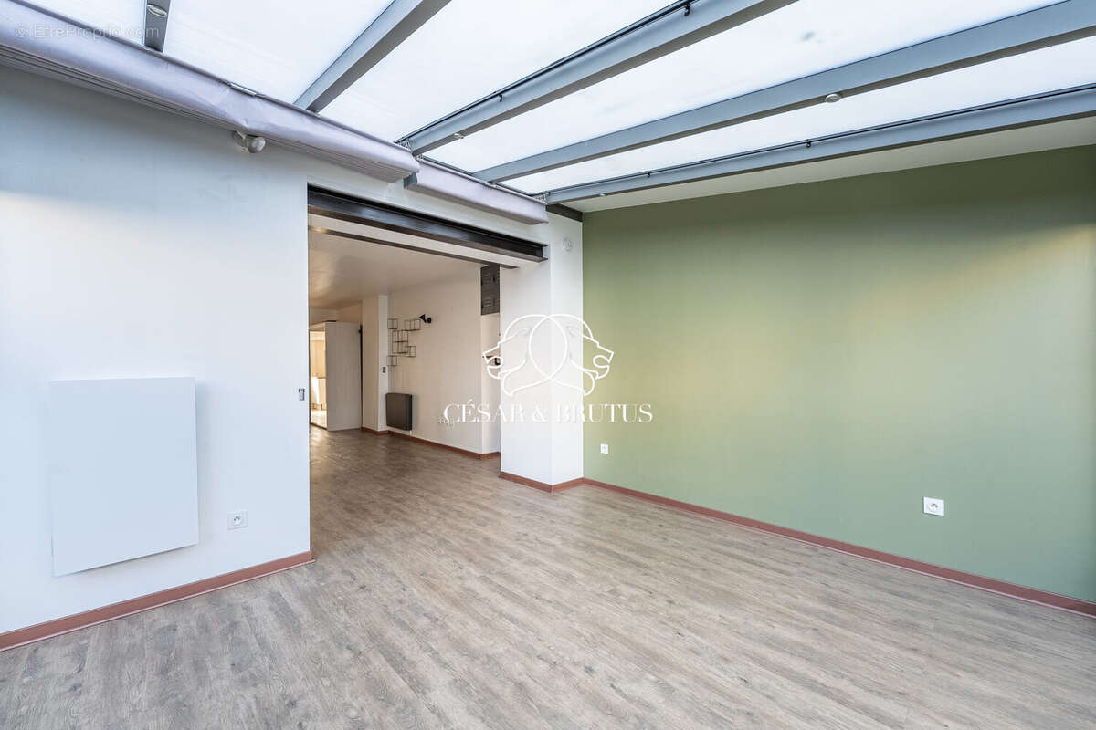 Appartement à LA TOUR-DE-SALVAGNY