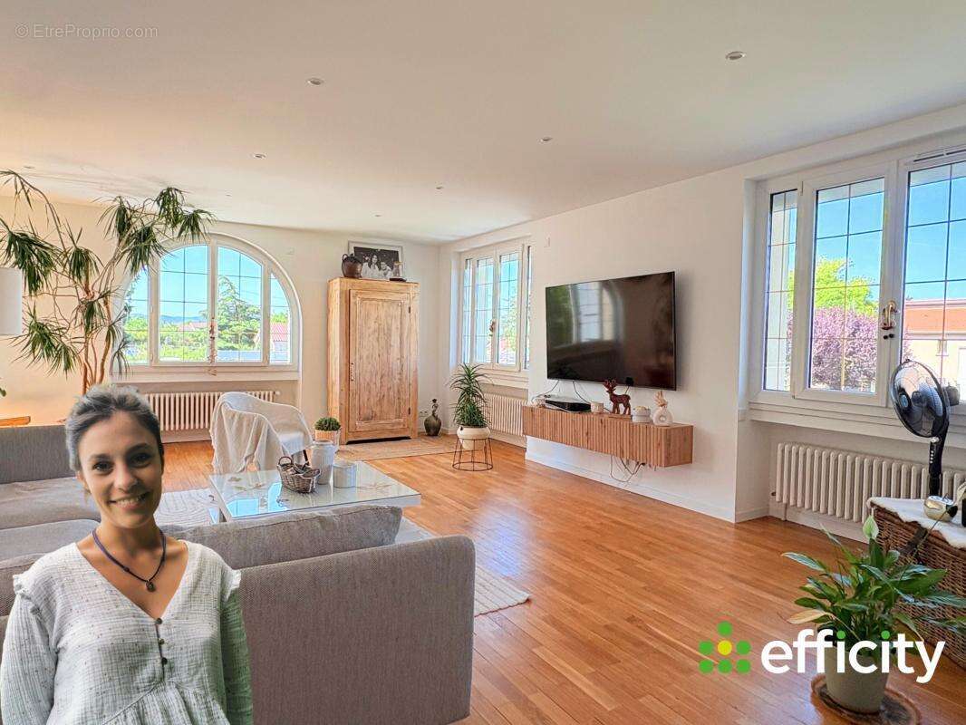 Maison 8 pièces 306 m² à vendre à Saint-Just-Saint-Rambert (42170) - photo 2