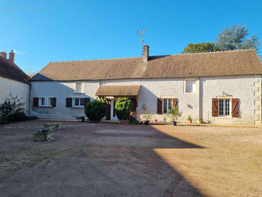 Maison à SAINT-AMAND-MONTROND