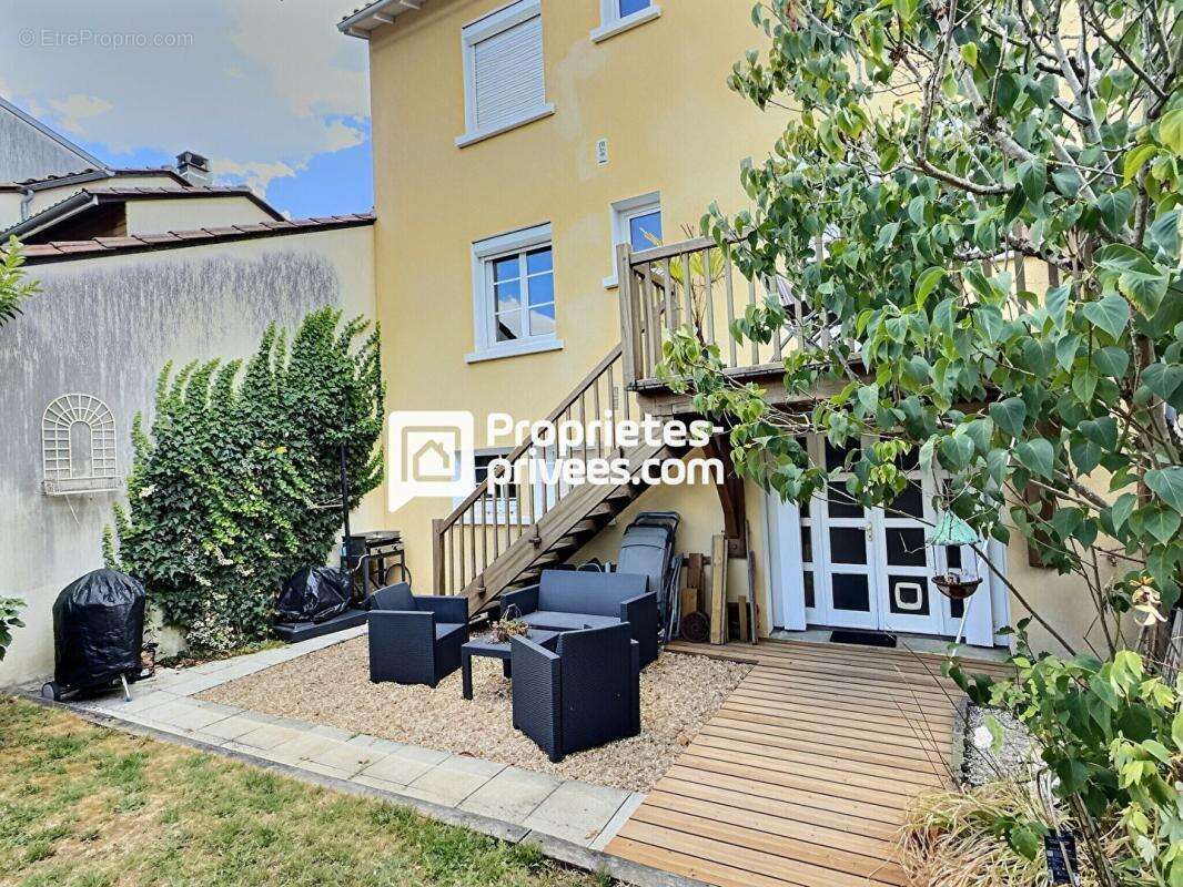 Maison T6 d'env. 161.5 m2 avec 5 ch. avec jardin et piscine sur PERIGUEUX (24000) - photo 15